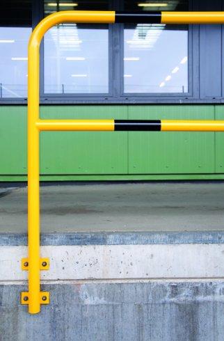 safety-barrier-bolted-to-platform